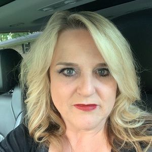 Meet your Posher, Chloe